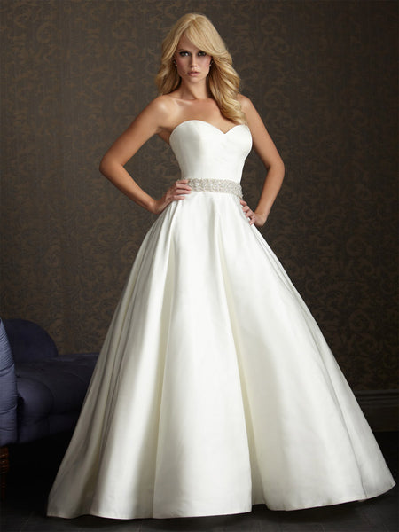Allure Bridal Lace Trumpet Wedding Gown – Cedar Chest Boutique