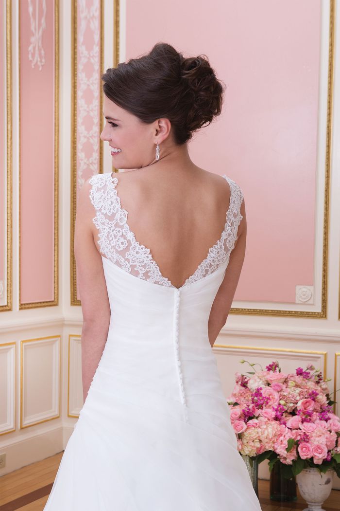 Sweetheart A-line Wedding Gown