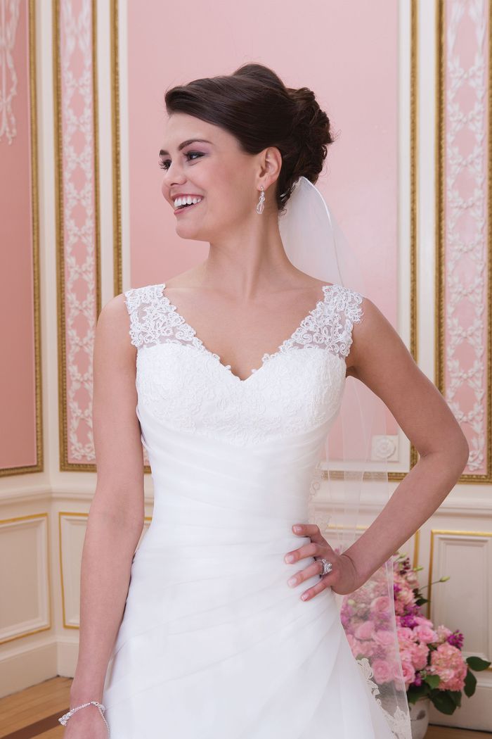 Sweetheart A-line Wedding Gown